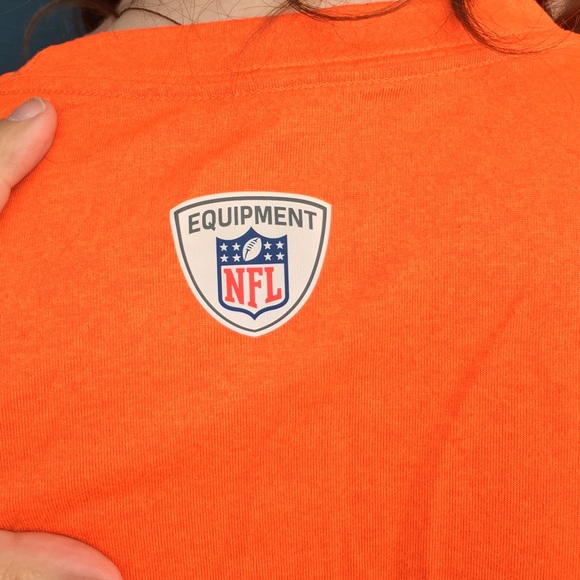 *LEGIT* NFL Broncos t-shirt. NEVER EVEN WORN ONCE - Picture 2 of 2